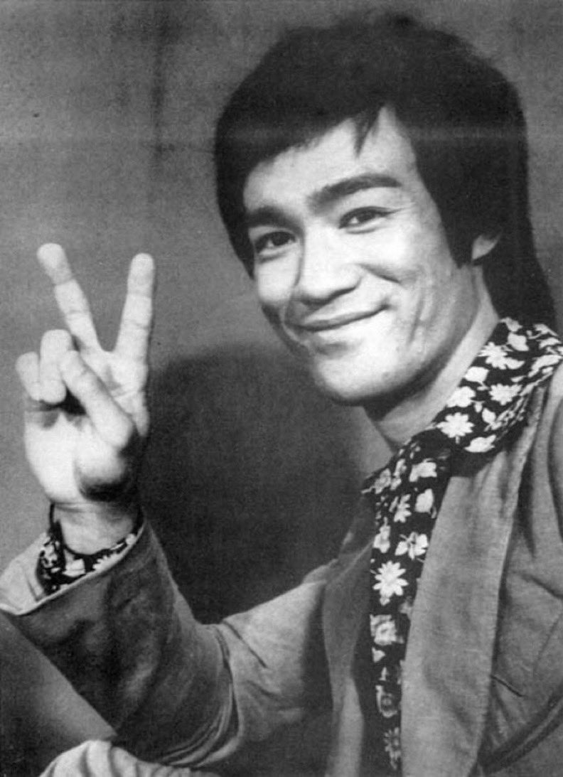 “Hayatta öğrenebileceğiniz en iyi derslerden biri nasıl sakin kalacağınızı öğrenmektir. 

Sakinlik, süper bir güçtür…”

—Bruce Lee