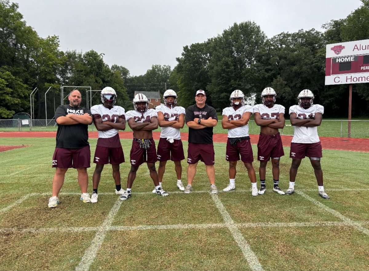My guys for life🤞#rbroom
<a href="/RoanokeFB/">Roanoke College Football</a> <a href="/BryanStiney/">Coach Stiney</a> <a href="/CoachGiancola/">Mike Giancola</a> <a href="/CoachSprad_3/">Tony Spradlin</a>
