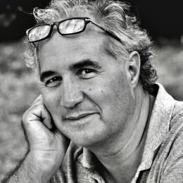 Ha muerto Manuel Gausa a los 66 años. Fundador de Actar Architecture, el arquitecto y profesor catalán dirigió la revista ‘Quaderns d’arquitectura i urbanisme’ de 1991 a 2000, y colaboró con el diario La Vanguardia entre 2001 y 2005. Es el autor de publicaciones como ‘Vivienda: