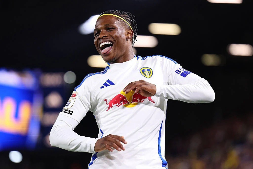 Ramazani vendrá cedido al @Valenciacf.
Después el club se planteará su negociación con el Leeds.
Ya sabeis que en Inglaterra ganan mucho.