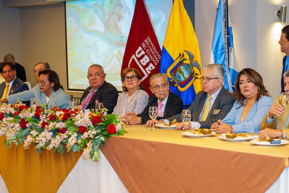 Agasajo a la dra Ivonne Nuñez Figueroa Ministra de Trabajo por su excelente gestión en favor del #NuevoEcuador.  En su intervención la sra Ministra realizó un resumen de su labor y de los logros realizados . También expuso que su propuesta al integrar el <a href="/CJudicaturaEc/">Consejo de la Judicatura</a> será