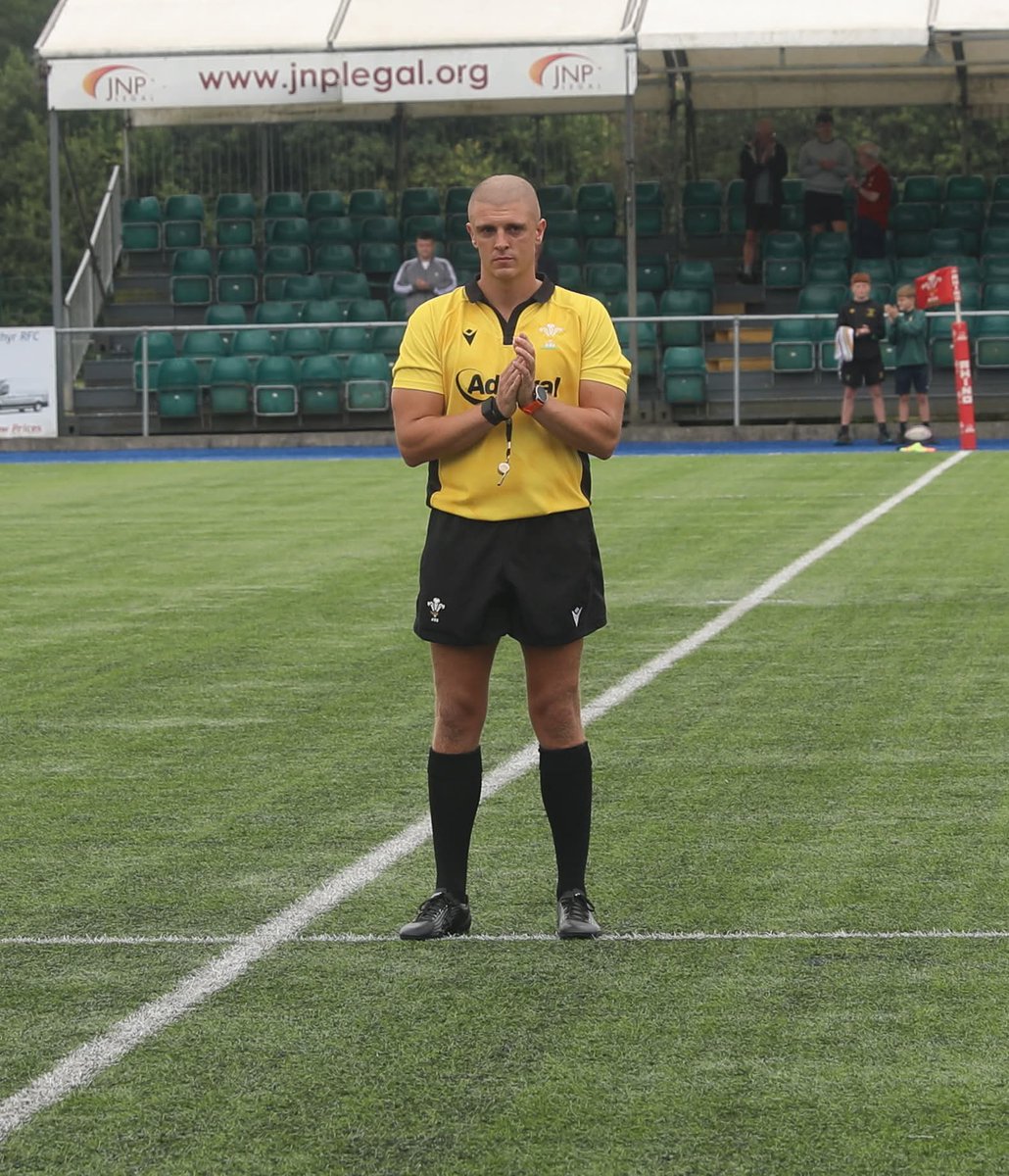 We'd like to put on record our thanks to Lloyd, today's match referee. 

A great job across the afternoon, followed by an act of kindness and generosity, surrendering his expenses, in favour of a donation to our Mini &amp; Junior Section. #ThankYouLloyd

#LoveClubRugby❤️