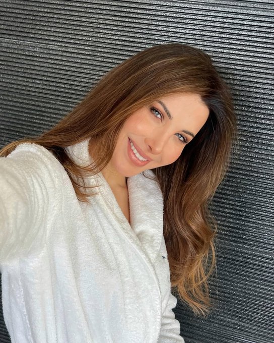 بينهن نانسي عجرم.. نجمات عرب يحوّلن زيت الزيتون إلى إكسير جمالي لبشرة صحية ومشرقة. لمزيد من 