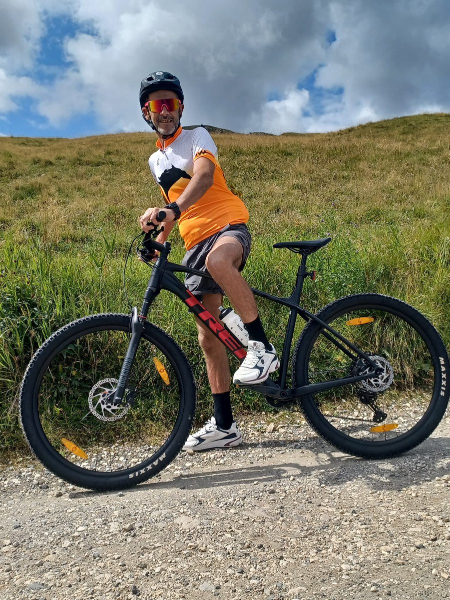 BabbodiGiovann1's tweet image. Gio pedala sulle #Alpi grazie ad Alessandro Azzini 🧡😘 Giustizia per Giovanni - 𝕊𝕚𝕔𝕦𝕣𝕖𝕫𝕫𝕒 𝕡𝕖𝕣 𝕥𝕦𝕥𝕥𝕚