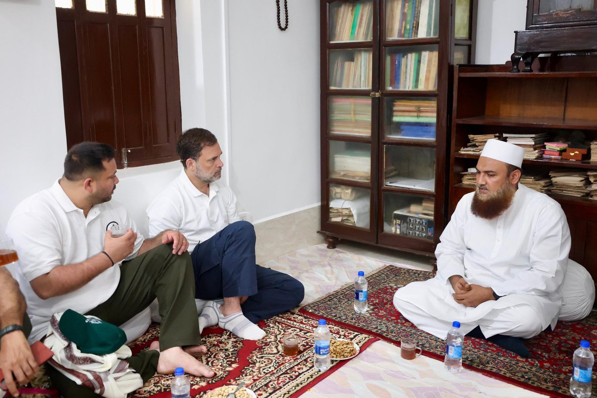Times Algebra (@timesalgebraind) on Twitter photo BIG NEWS 🚨 Sudhanshu Trivedi asks "Why did Rahul Gandhi skip the Hanuman temple and only visited Khanqah Mosque in Munger?"
He asks "Was Rahul Gandhi's decision to visit Masjid in Munger his own… or was he forced by Tejashwi Yadav?"
"Congress and RJD must answer this BIG NEWS 🚨 Sudhanshu Trivedi asks "Why did Rahul Gandhi skip the Hanuman temple and only visited Khanqah Mosque in Munger?"
He asks "Was Rahul Gandhi's decision to visit Masjid in Munger his own… or was he forced by Tejashwi Yadav?"
"Congress and RJD must answer this
