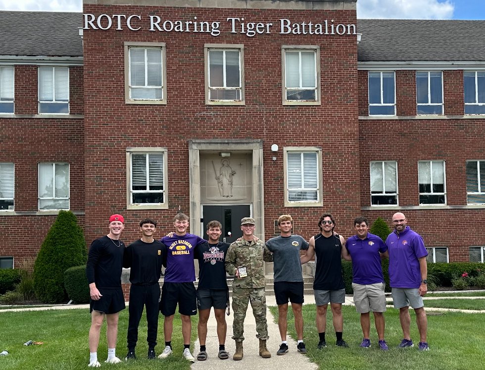 This Friday, Sophomore Outfielder Kyzer Metz was recognized for signing his United States Army Contract upon graduation, and completion of his time in the ONU ROTC program. 

We want to thank and honor Kyzer for his commitment to our country. 

#ForONU