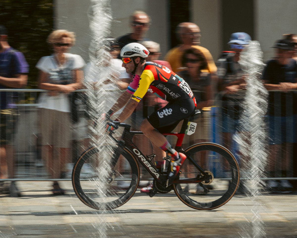 P4 nel primo arrivo allo sprint, volevo di più e si poteva fare di più ma @jasperphilipsen è stato superiore a tutti. 
Grazie ai miei ragazzi <a href="/lottocycling_/">Lotto Cycling Team</a> per l’ottimo lavoro oggi🙏

📸 <a href="/pipecano_photo/">Pipe Cano</a>