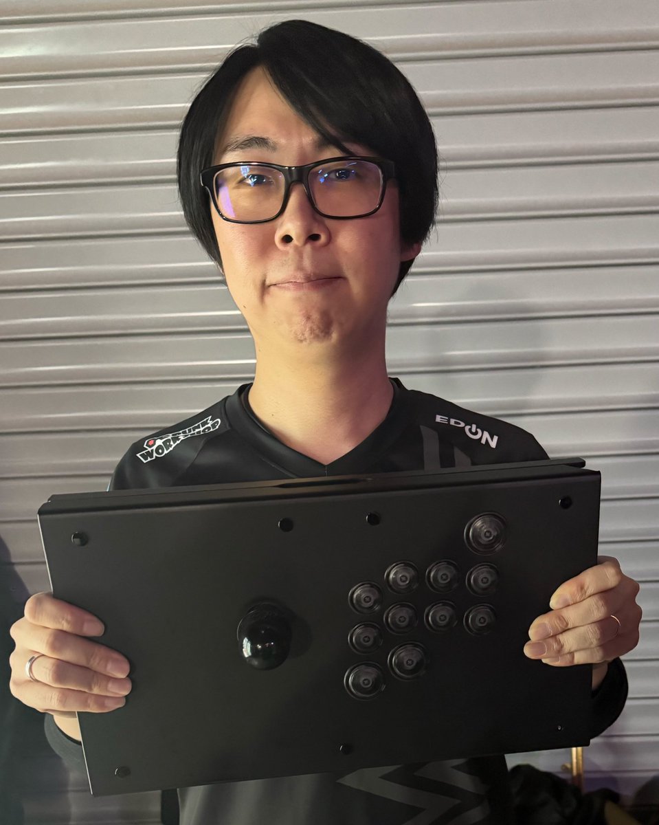 いやー、Xiaohai選手強かった...完敗です
EWC、SF6部門はBEST8で終わりました。
LCQから沢山ゲーム出来て楽しかったんですが、やっぱり負けると悔しいし、優勝したかった...。
もっと強くなれるように精進します。
応援、本当にありがとうございました！🙇🏻‍♂️