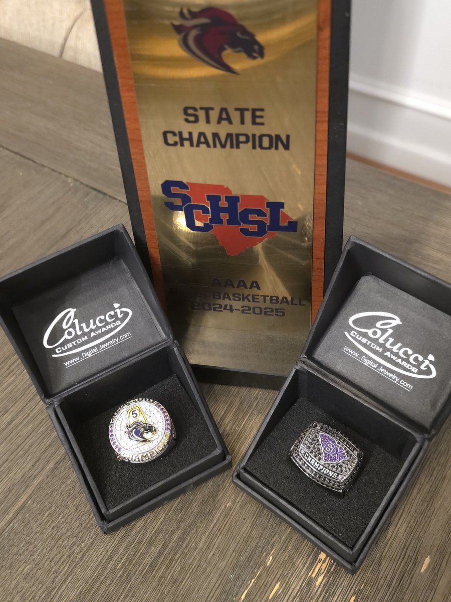 chris_buckets09's tweet photo. Ring ceremony in the books, now it's time to Re-Up. #BackToWork #ProudToBeABlazer #EveryRep @RidgeViewHoops https://t.co/X4ddu1h0SR