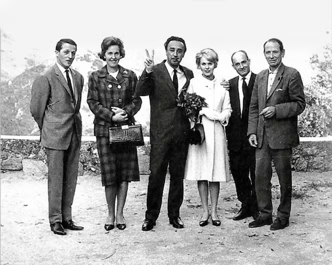 Ce qui m’émeut est que, malgré tout ce qu’il traverse, Gary ne sombre pas dans l’amertume.
Son œuvre entière est traversée par un humour, une vitalité, une foi dans l’imagination qui viennent peut-être de toutes ces épreuves.
La promesse non tenue devient moteur de création.