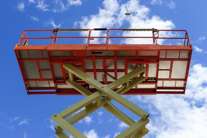 homebusinessmag's tweet image. New to using scissor lifts? Prioritize safety with these essential tips for first-time users! From proper training to pre-use checks, ensure a secure and productive work environment. 

Learn more: buff.ly/IVioqVL 

#ScissorLift #SafetyFirst #WorkAtHeight
