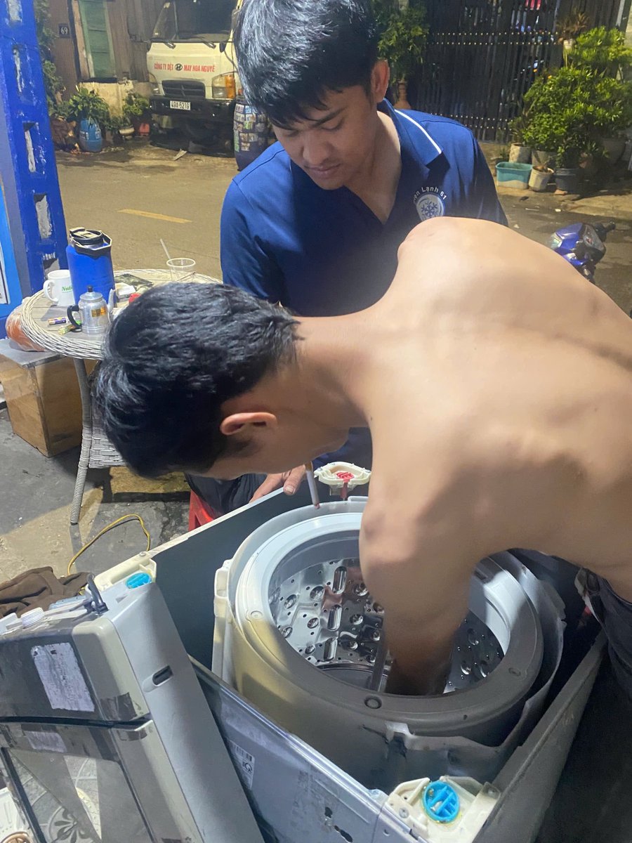 Dienlanh61's tweet photo. Vệ Sinh Máy Giặt Tại Dĩ An
Máy giặt ở Dĩ An bẩn, mùi hôi? Đừng lo! Điện Lạnh 61 chuyên vệ sinh máy giặt tại nhà: loại bỏ cặn bẩn, nấm mốc, khử khuẩn chỉ từ 300k.
#VeSinhMayGiatDiAn #DienLanh61 #binhduong 
https://t.co/Uyj38o157w https://t.co/rkVJwgOhOG