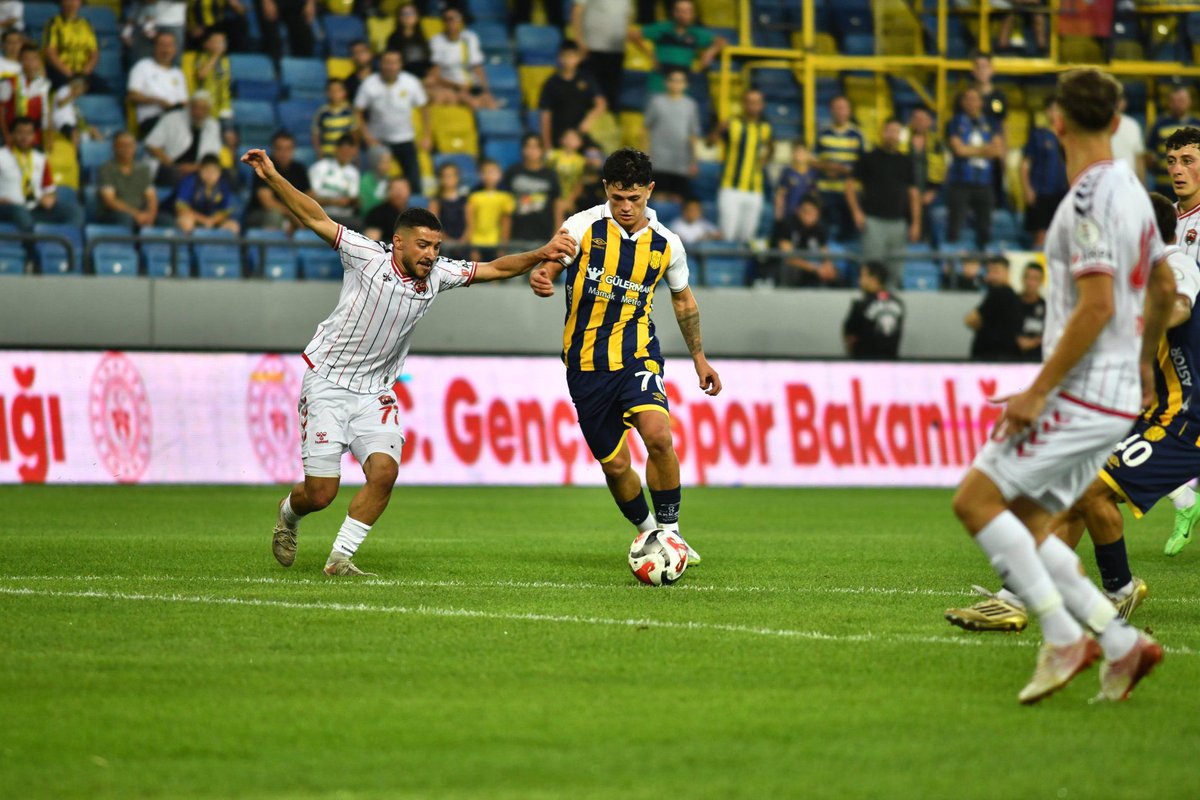 Ankara Büyükşehir Belediye Başkanımız Mansur Yavaş, Genel Başkan Yardımcımız Aylin Nazlıaka ve İlçe Başkanımız Ali Balta ile birlikte, Başkentimizin köklü spor kulüplerinden Ankaragücü ile Erzincanspor arasındaki müsabaka için Eryaman Stadı’ndaydık.

Başkentimizi sporda temsil