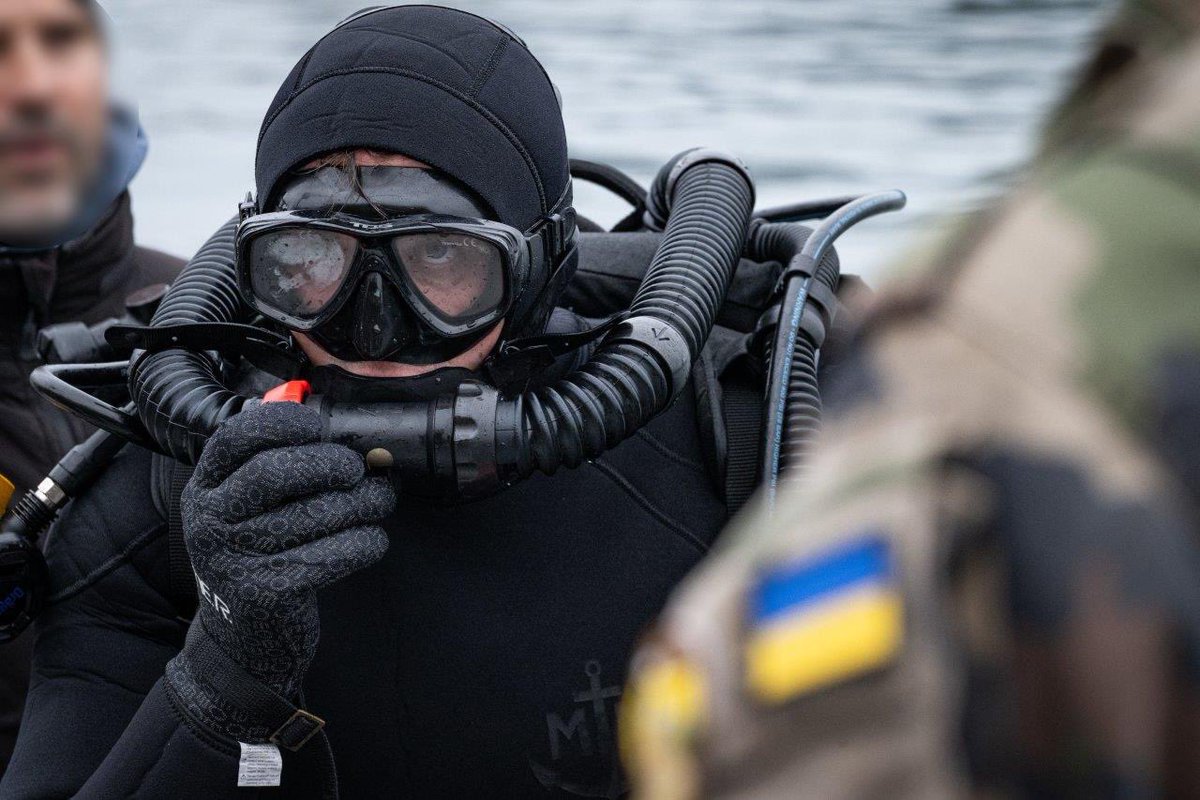 French Aid to Ukraine 🇨🇵 🤜🤛 🇺🇦 (@aidefranceukr) on Twitter photo Here is a little surprise for your Saturday night: to date, the French Armed Forces have nearly trained up to 20,000 Ukrainian soldiers — the French equivalent of a division — in land, air and sea warfare. The <a href="/armeedeterre/">Armée de Terre</a> has trained the majority of these soldiers. Here is a little surprise for your Saturday night: to date, the French Armed Forces have nearly trained up to 20,000 Ukrainian soldiers — the French equivalent of a division — in land, air and sea warfare. The <a href="/armeedeterre/">Armée de Terre</a> has trained the majority of these soldiers.