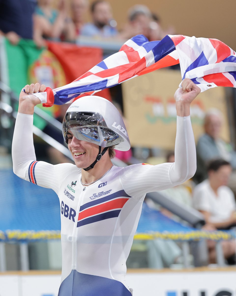 KING OF THE OMNIUM 👑

Henry Hobbs is junior men’s omnium world champ after a masterful ride in the points race 🌈