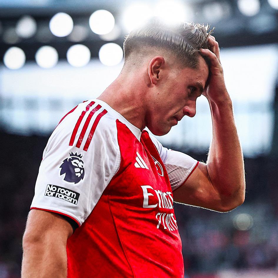 فيكتور جيُوكيريس:

"دائمًا هناك ضغط. أعلم أنني سأستغل فرصي عاجلًا أم آجلًا. اليوم سجلت هدفين وفزنا 5-0"...

"الاحتفال له علاقة بالشعر بعد الهجوم على مواقع التواصل الاجتماعي؟ ربما، نعم!".