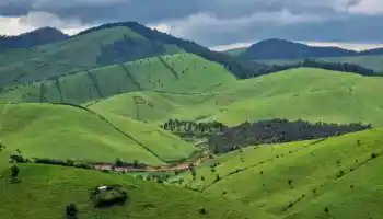 Les nouvelles qui nous parviennent d'Uvira font état de la prise, ce jour, par l'AFC/M23, de Rubumba. Ici, nous sommes déjà dans les moyens plateaux d'Uvira, et donc pas loin de la plaine de la Ruzizi. Kitoga, Bibangwa, Rubuga et Masango seraient également tombés ce jour.

Mon