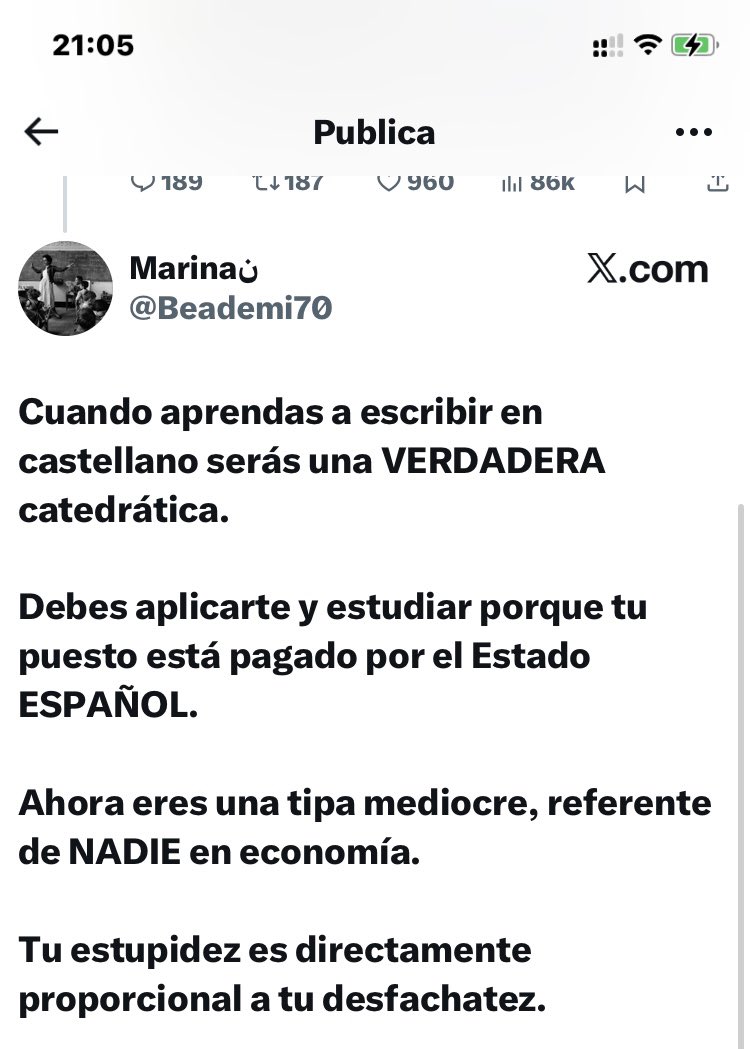 Em paga el sou la universitat, la qual rep la transferència per pagar les nòmines de la Generalitat de Catalunya, els ingressos de la qual provenen dels impostos que paguen els ciutadans de Catalunya. Dono les classes en català i en anglès i publico majoritàriament en anglès. El