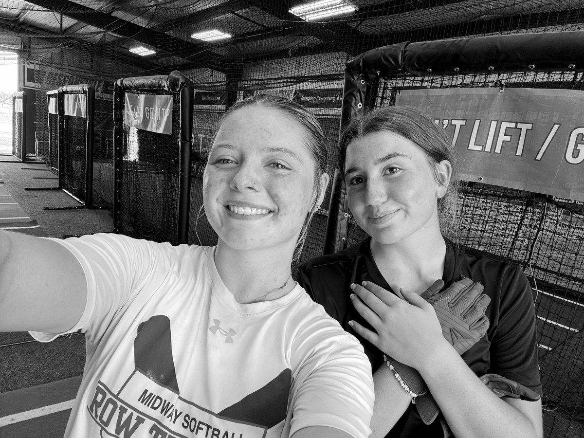 PeytonPhilipp's tweet photo. Been getting a lot of work in lately!! Missing one of my best friends but she’s in college doing great things! @CollegeLiasion @D1Softball @TOP_D1RECRUITS @FGS_softball @ExtraInningSB @SoftballDown @SBRRetweets @SoftbalAmerica @CoastRecruits @CoastRecruitsSB @Get2CollegAth https://t.co/wFDoP1l5SS
