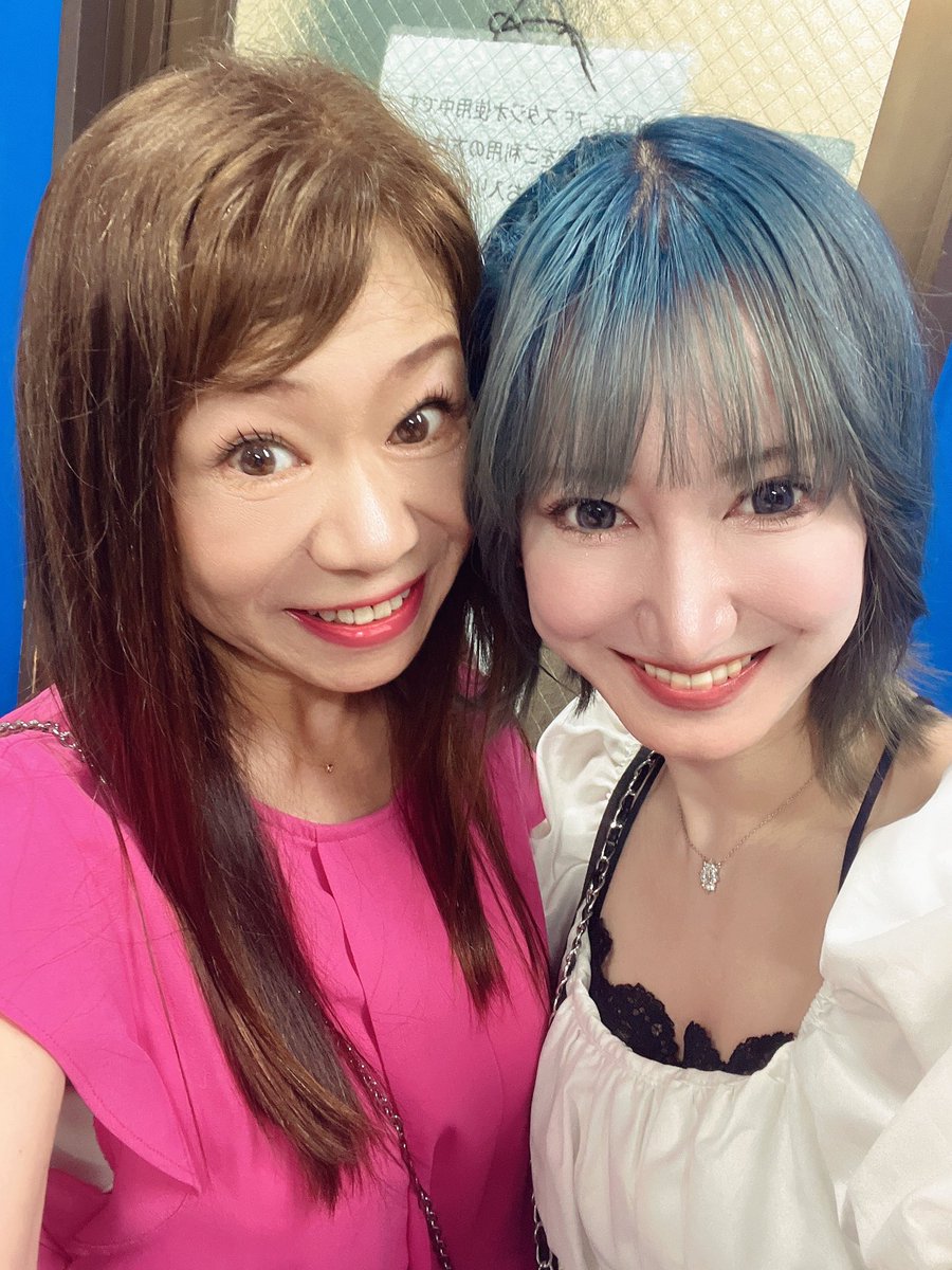 おはようございます☀
Cwaveに出演してきました❗️
りんごりんのMCで、HoNEy FLASHとっても安心して楽しめましたー❣️

Cwaveさま、観覧者の方々、ありがとうございました🙌✨✨
差し入れいただきありがとうございました🙇‍♀️

#Cwave
#乙ナティック浪漫ス
#HoNEyFLASH