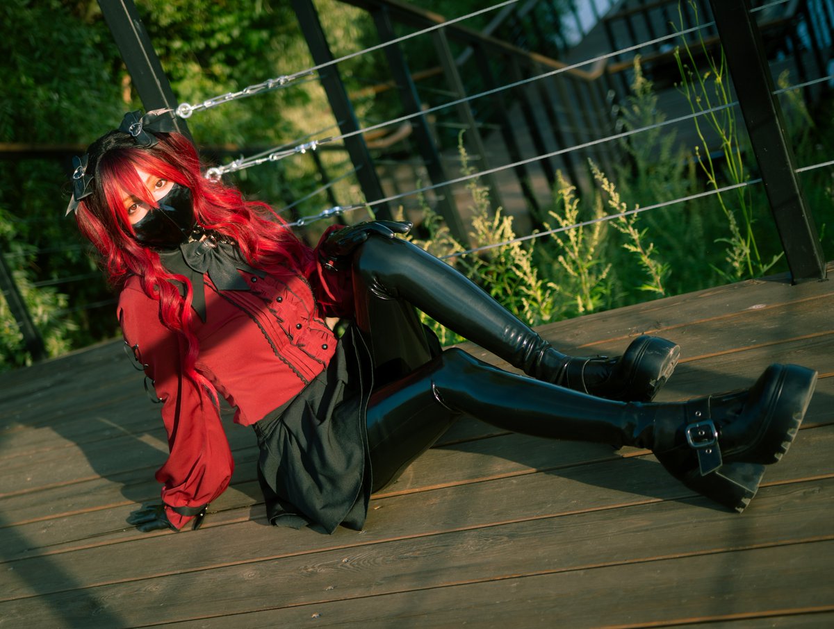 How do you like my new outfit? 💫

Ph: <a href="/Nagasogu/">Nagasogu</a> 

#latex #jiraikei