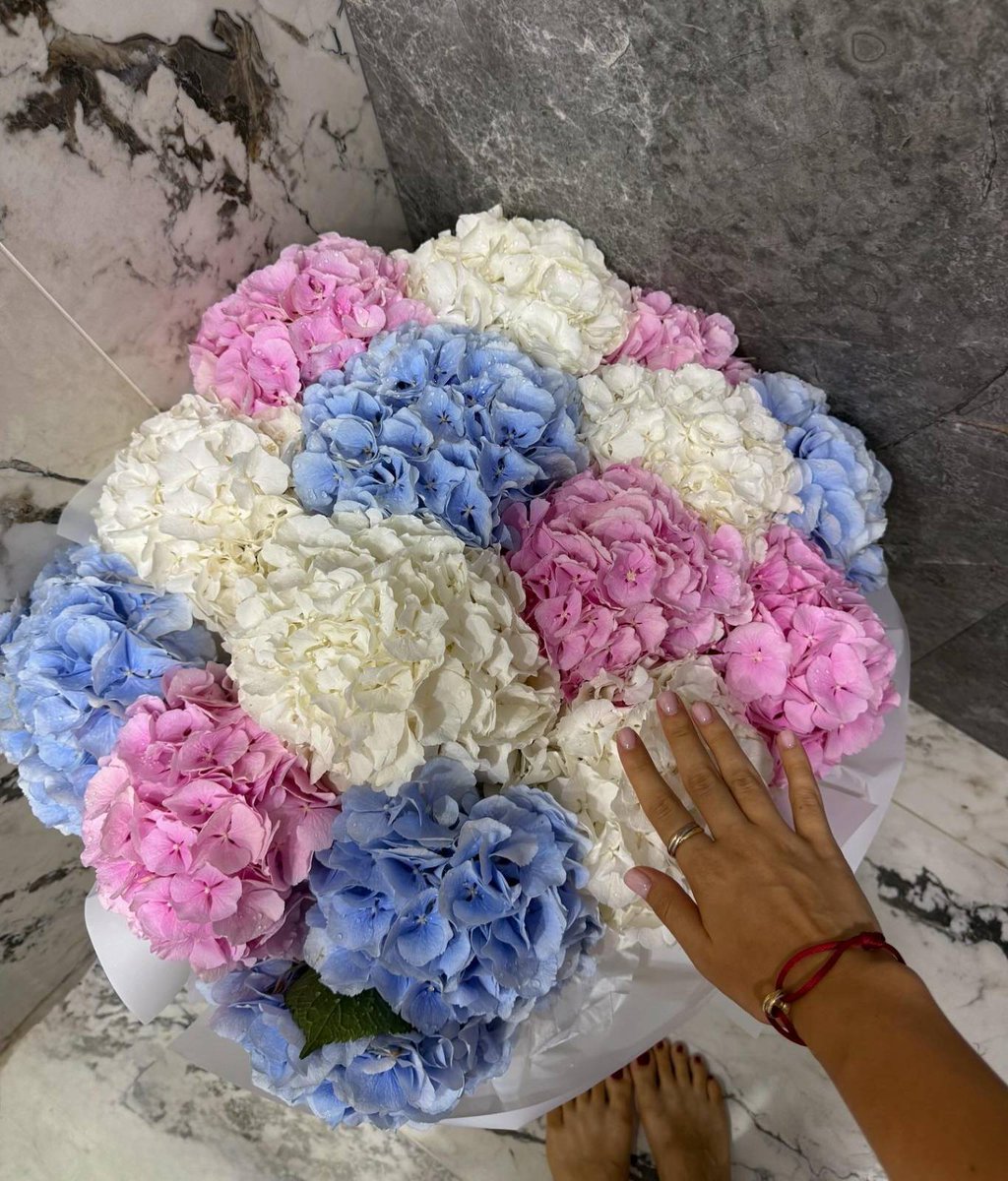 Decorate this world with flowers🌸