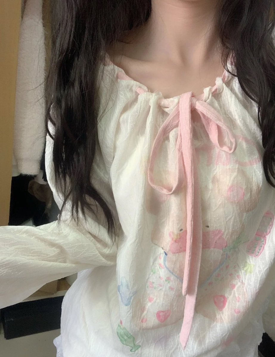 来了个女大，05/48/160，人很好相处，性格也跟柔和，约过她两次了，她很会看眼色，懂得配合你的种种姿势，喜欢的可以来私信啦。
