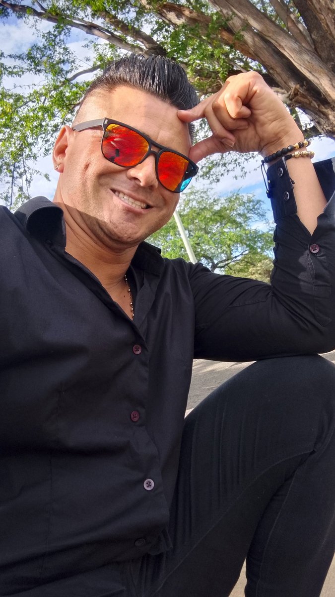YembeMusic's tweet photo. Cuando dudes de tí mismo solo recuerda hasta dónde has llegado, todo lo que has enfrentado, todas las batallas que has ganado y todos los miedos que has superado. 🙏🏼🎙️🪗🎶🎸🪕

#tendencia #parati #music #voices #cucuta #bucaramanga #ocaña #venezuela🇻🇪 #colombia🇨🇴 #diosprimero https://t.co/W1YaNZmP6P