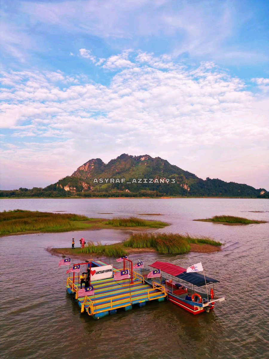 SALAM PERLIS

24 Ogos 2025 | 30 Safar 1447H

Selamat Pagi | Santuari Hopping, Timah Tasoh, Perlis

Kredit 📸 : Mohd Asyraf Azizan 

#PerlisPermai #SelamatPagi #SalamPerlis #VisitPerlis #TahunMelawatPerlis #TMP20242026 #Perlis💛💙 #Malaysia🇲🇾