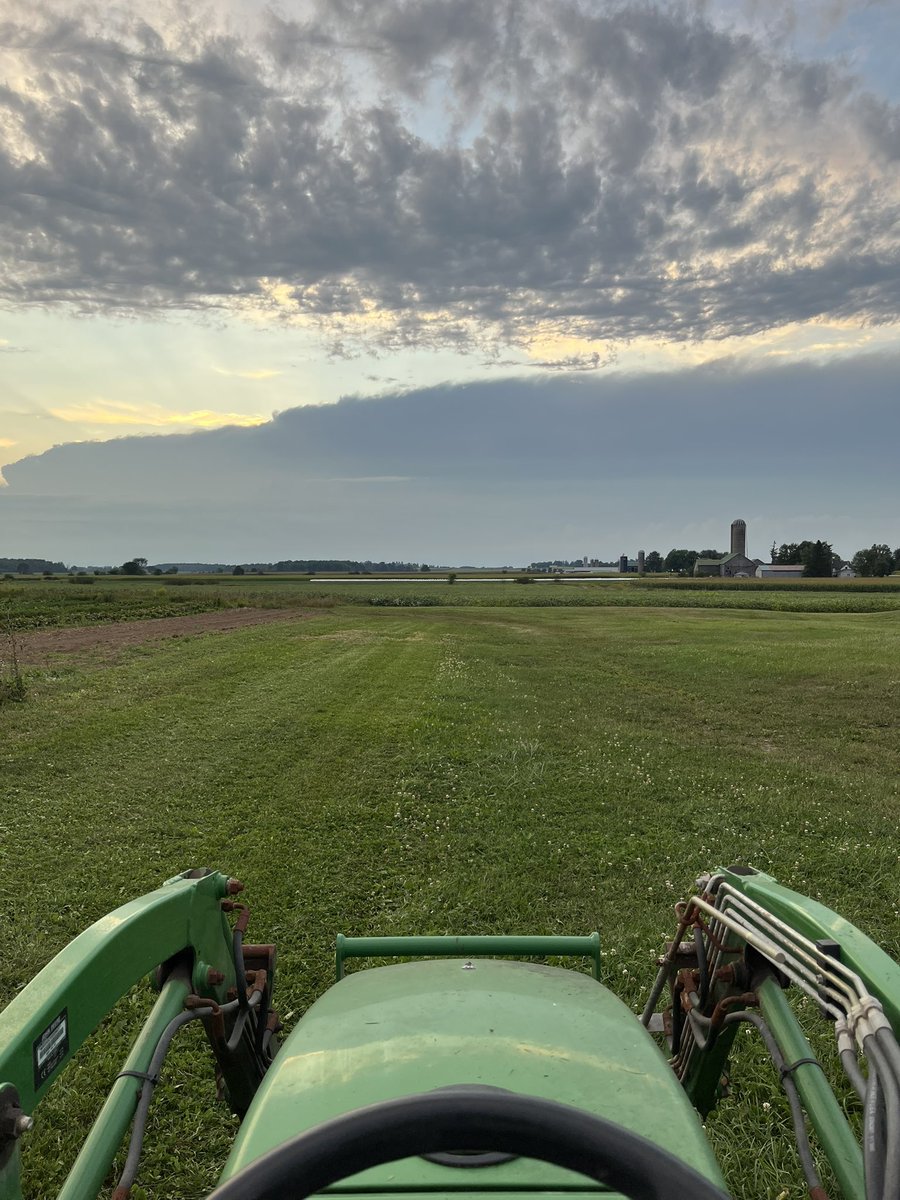 Nice shelf cloud rolling in off the Lake. Hope we get a good rain again. <a href="/WxOntario1/">WxOntario</a>