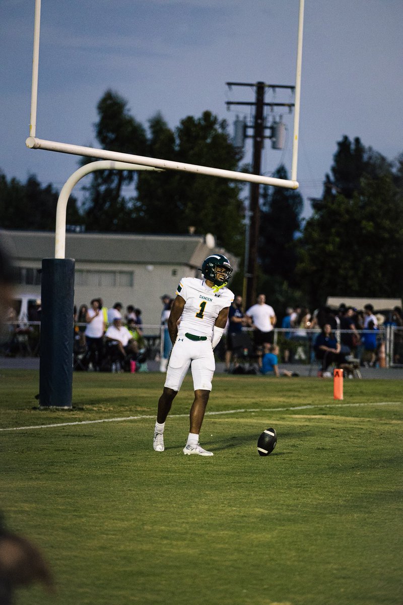 JR szn game 1: 6 rec, 103 yards, 2 tds, 7 solo tckls, 1 int, 1 pbu! #ATH