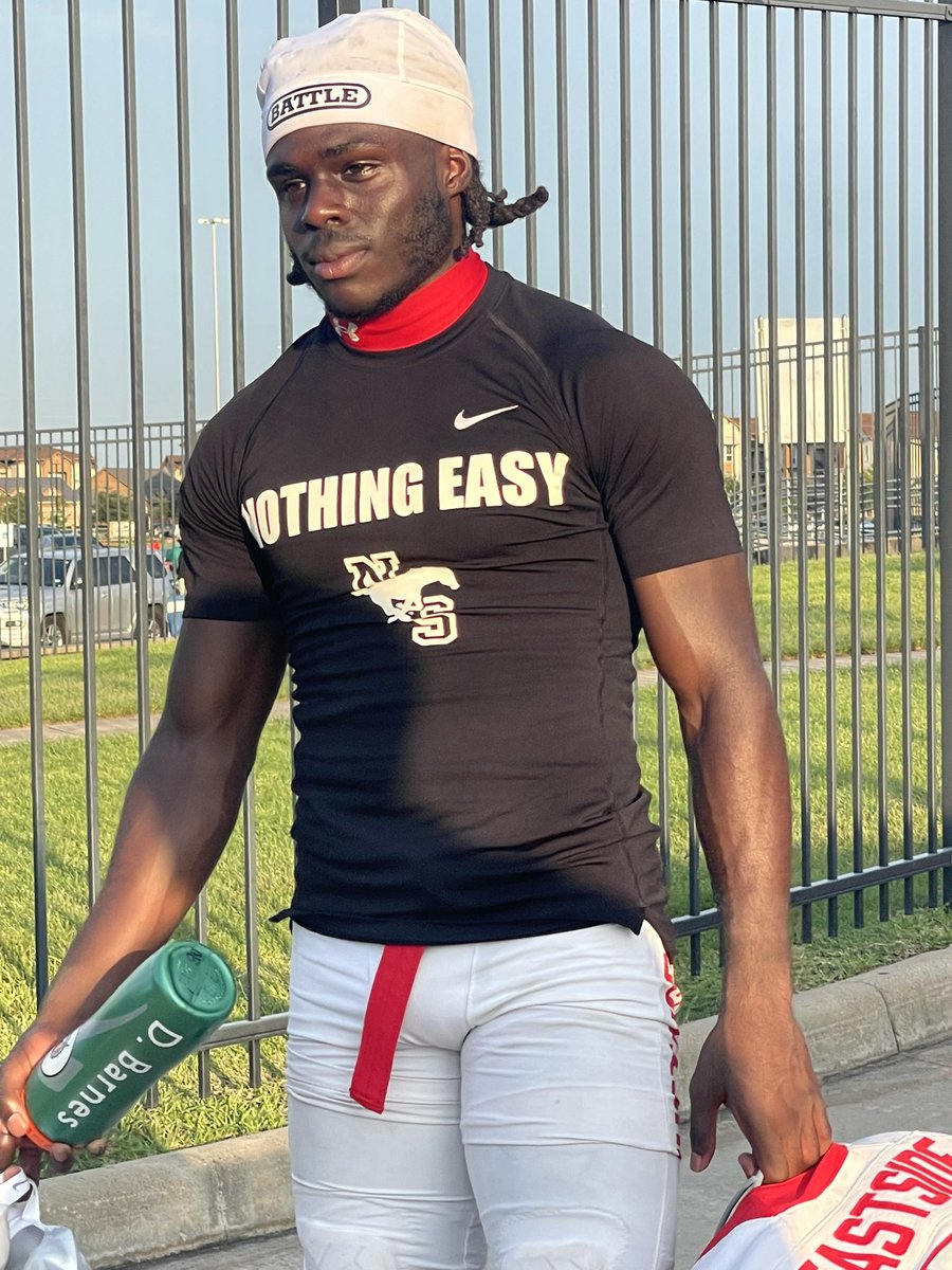 Leave it all on the field this year, this your last lap, be on the look out for <a href="/TheDorianBarnes/">Dorian Barnes</a> WR, NorthShore High School. Early graduate. It’s not how you state, it’s how you finish. FAVOR,FAVOR,FAVOR this football season. 🖤🤍❤️