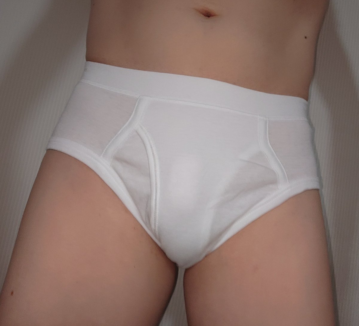 ゆったりLサイズ
ちんちん移動が楽
生地が若干硬いかな
顔だし剥けチンが