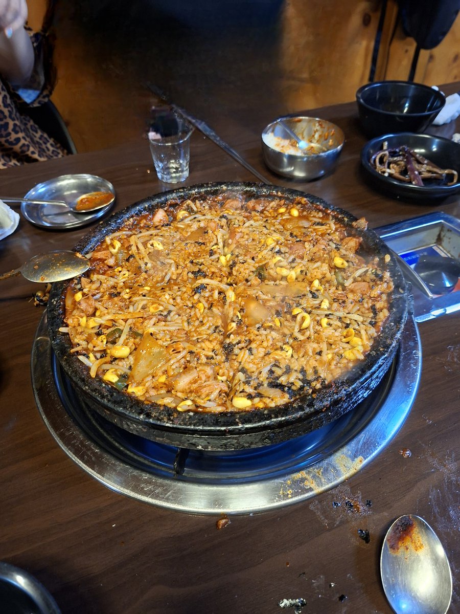 안산에 두루치기 맛집이
다먹고  밥 볶아 먹으니 완전 맛납니다
같이 드시러 가시죠