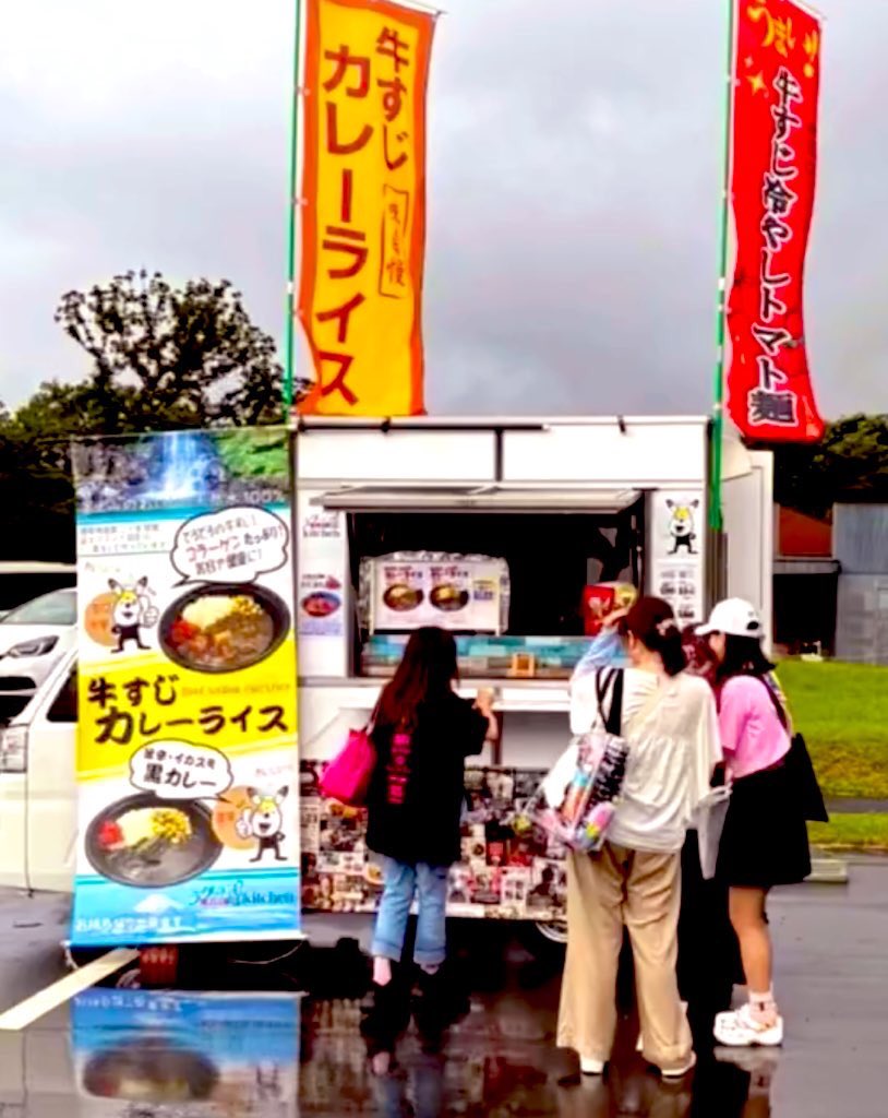 8/24(日)10時〜16時
富士見の丘オートキャンプ場にて
Lianeマルシェがあります💕 at-s.com/event/article/…

縁日や体験コーナー
お酒や音楽
大人も子供も楽しめるイベントです🎪

ラグッとkitchenさんも参加
instagram.com/p/C34k7jFvwtJ/…
絶品の美味しい牛すじ冷やしトマト麺
ぜひ食べに来てね🌈
#拡散希望