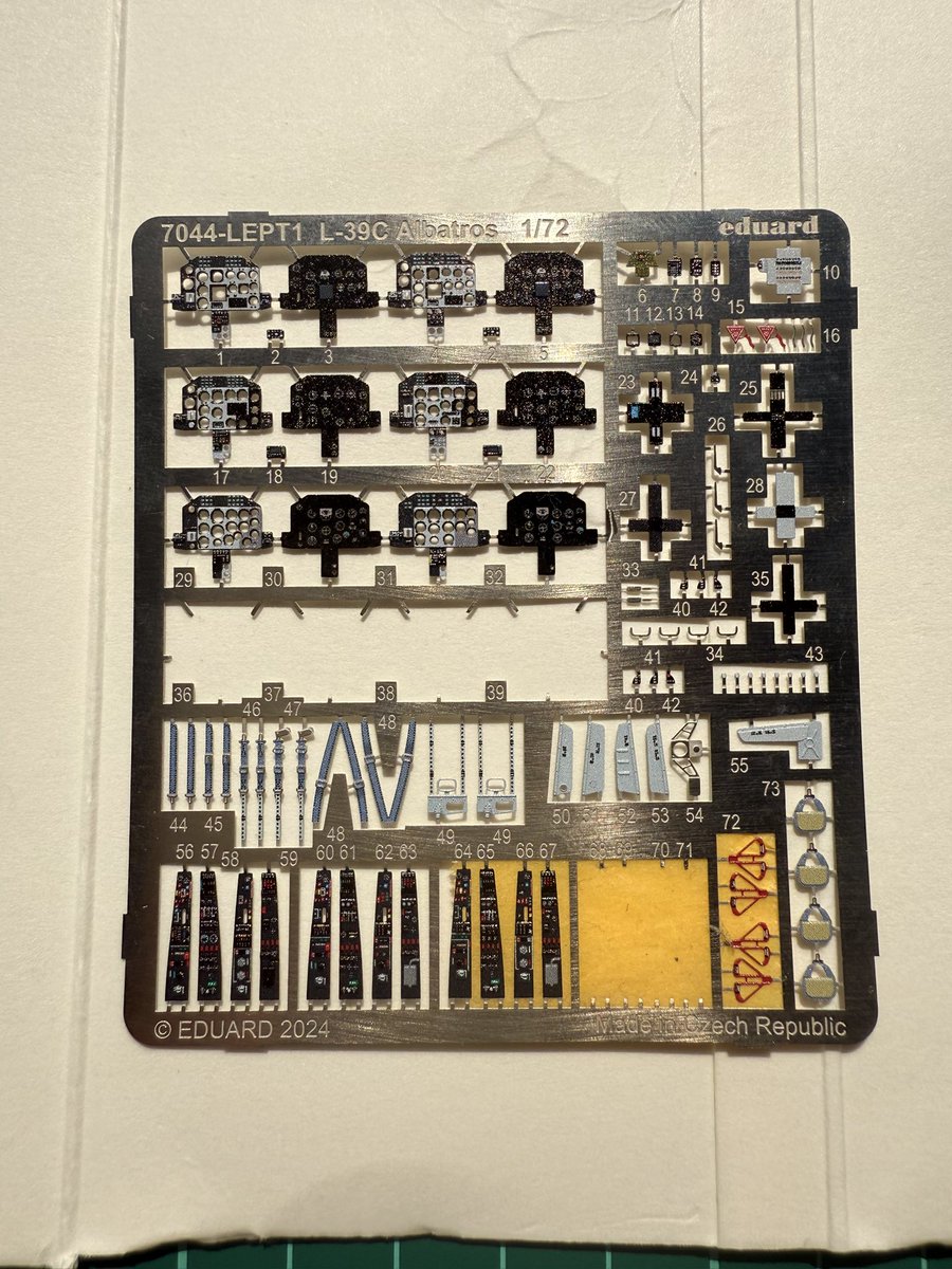 計器板、控え目に言っても『大失敗』した事をご報告します。
いつもはリカバリすれば何とかなりましたが今回は無理でした。
フォトエッチングに対して、これをやるとダメという知見をいくつも得た事を良しとします。
まだ三機分の計器板があるので前向きに一からやり直します。