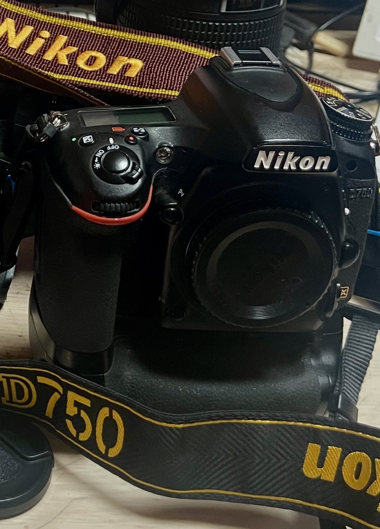 ショット数47342　Nikon D750 【ジャンク】【落下】 ショット数47342 Nikon D750 【ジャンク】【落下】 - メルカリ