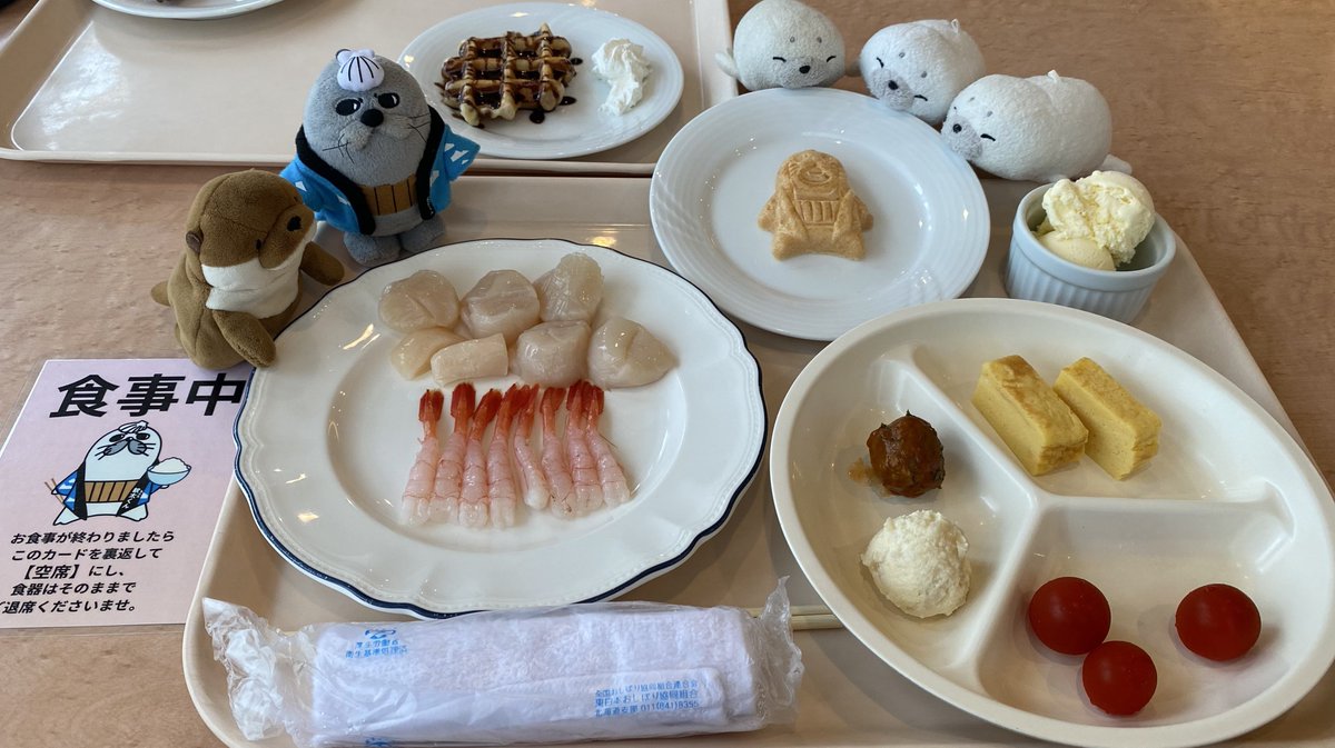 パレスの朝食やねん❣️
あれ💦紋太パイセンが朝食におるねん( `ω ´ )( `ω ´ )( `ω ´ )💦💦💦
それは最中だもん。ホタテ食べるもん。
#せやねんと愉快な仲間たち #紋太