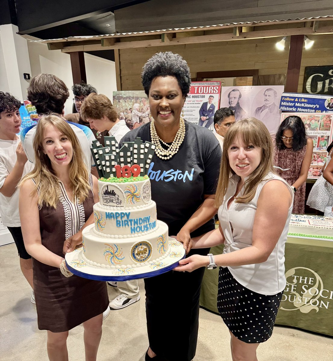 AmyPeck's tweet image. Honored to take part in celebrating Houston’s 189th birthday with @McKinneysHOU, @heritagesociety, @MarthacastexT, and @AbbieKamin!