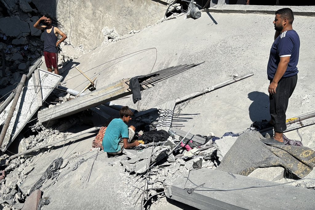 Bereaved people are trying to evacuate bodies of their beloved relatives from under the rubble of their home bombed by the Israeli occupation military in light of lack of civil defence services and complete lack of rescue equipment in Gaza!