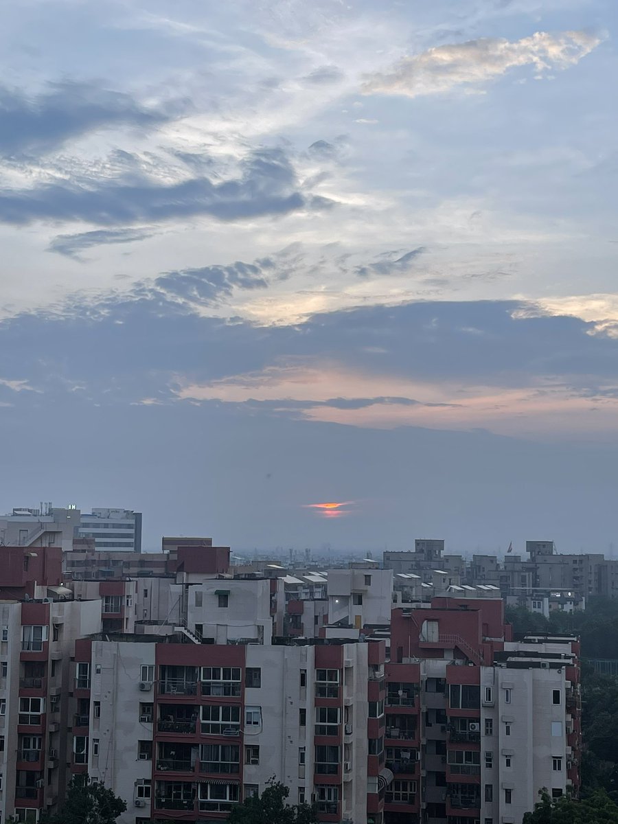 #GoodMorningEveryone 
#SundayFunday 
#sundayvibes 

#sunrisephotography #NoFilters