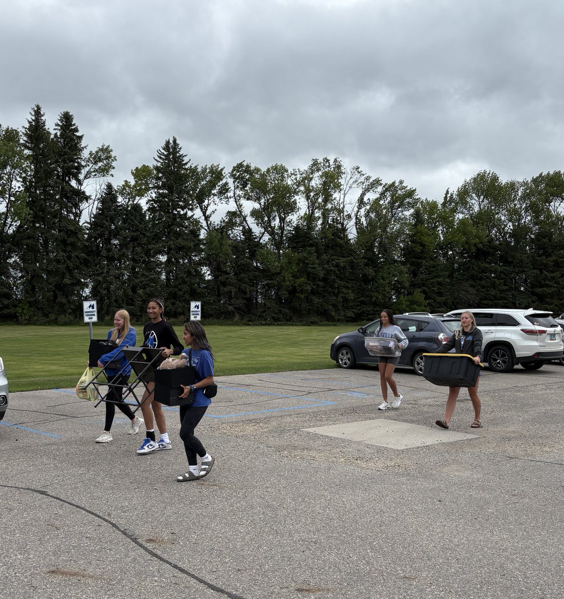 CometsWBB's tweet photo. Happy move in day!!

Welcome to campus, Comets!! https://t.co/GyJitlUaGN