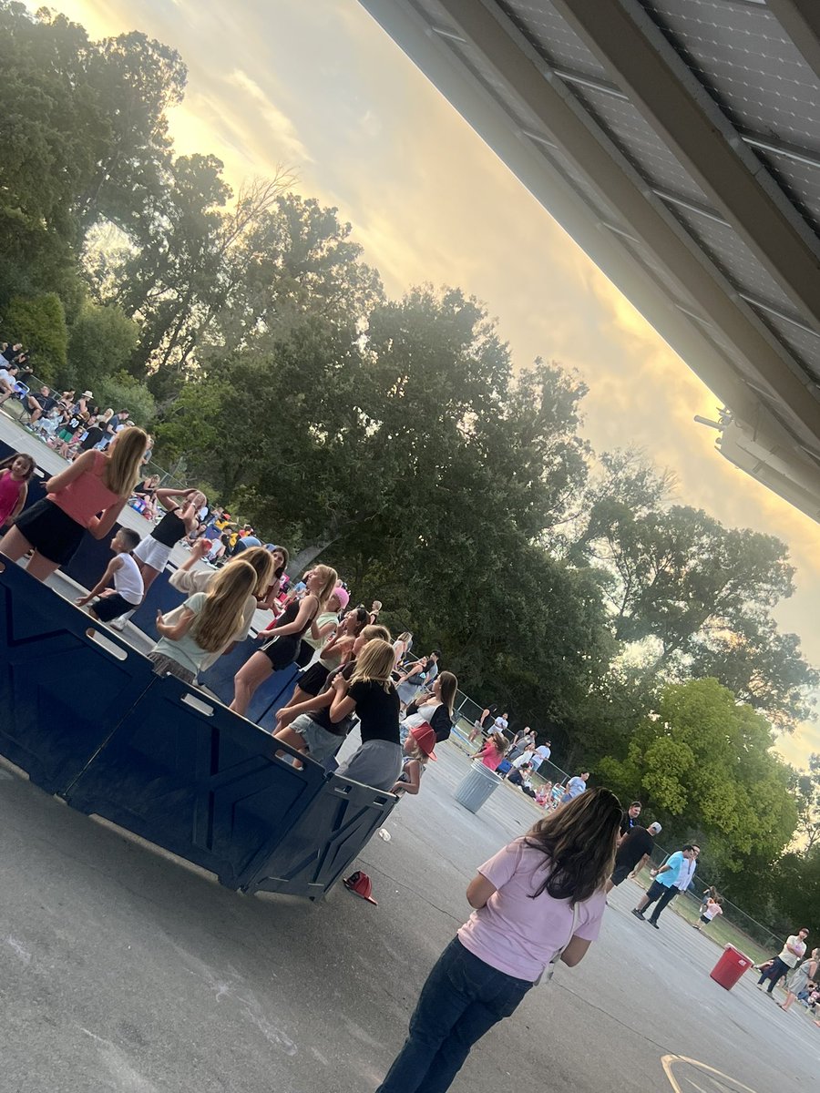 🎉 A huge THANK YOU to our amazing 5th grade class for hosting this year’s Back to School Dance! 💃🕺
We were GLOWING UP and had an absolute blast! ✨💡

What a fantastic way to kick off the school year with fun, friends, and community spirit.
Great job, Vikings! 💙💛