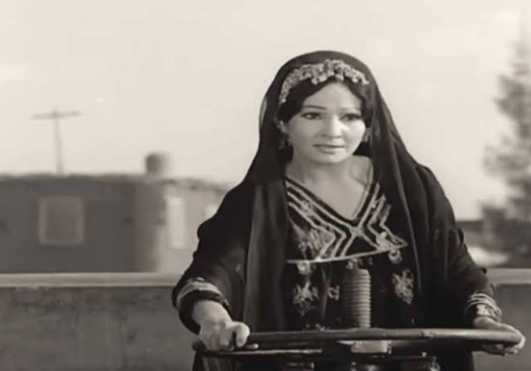 أنا تعبت من قصة قفل وفتح الموتور في العمارة، عملت لهم جروب سميته "أعضاء فتح وغلق الهاويس" وحطيت لهم صورة الجروب شادية في شيء من الخوف ومش هأخلي حد غيري الأدمن عشان لا لحرية الرأي أو الفعل😂