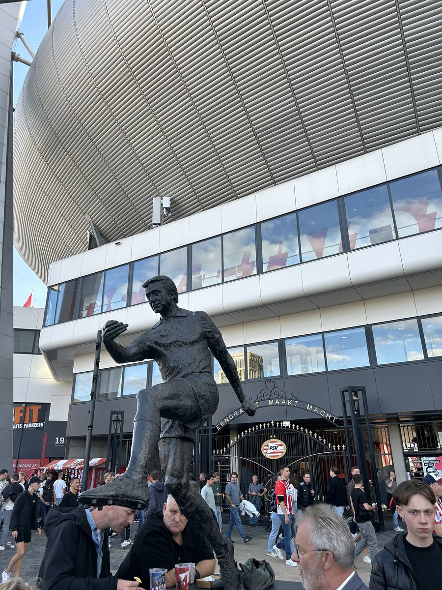 PidgeFitz's tweet photo. PSV v Groningen 🇳🇱 

Ronaldo Nazario parish ⚽️ https://t.co/Z1fPGrHXX8