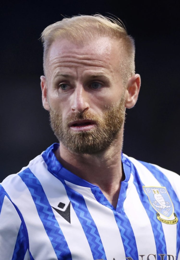 Barry Bannan made his first ever appearance at The Racecourse today, 74 years after his grandfather Tommy Bannan first stepped out onto the pitch.

Tommy made 260 appearances for Wrexham - scoring 104 goals in the 1950’s.

One of our greatest ever strikers.

 #SWFC #WxmAFC