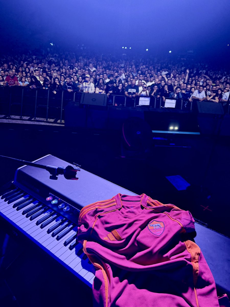 Quando è la prima di campionato ma sei in tour
#asroma #romabologna