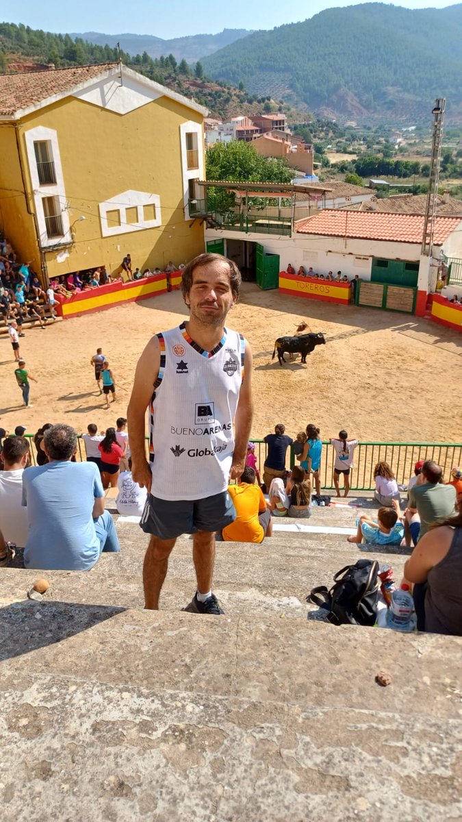 miguelreyes1989's tweet photo. En el tercer dia de los 🐂♉ encierros 🐂♉ de las fiestas patronales de Bogarra en honor a San Sebastián.
#encierros #bogarra #albacete https://t.co/8sQJEaskrZ