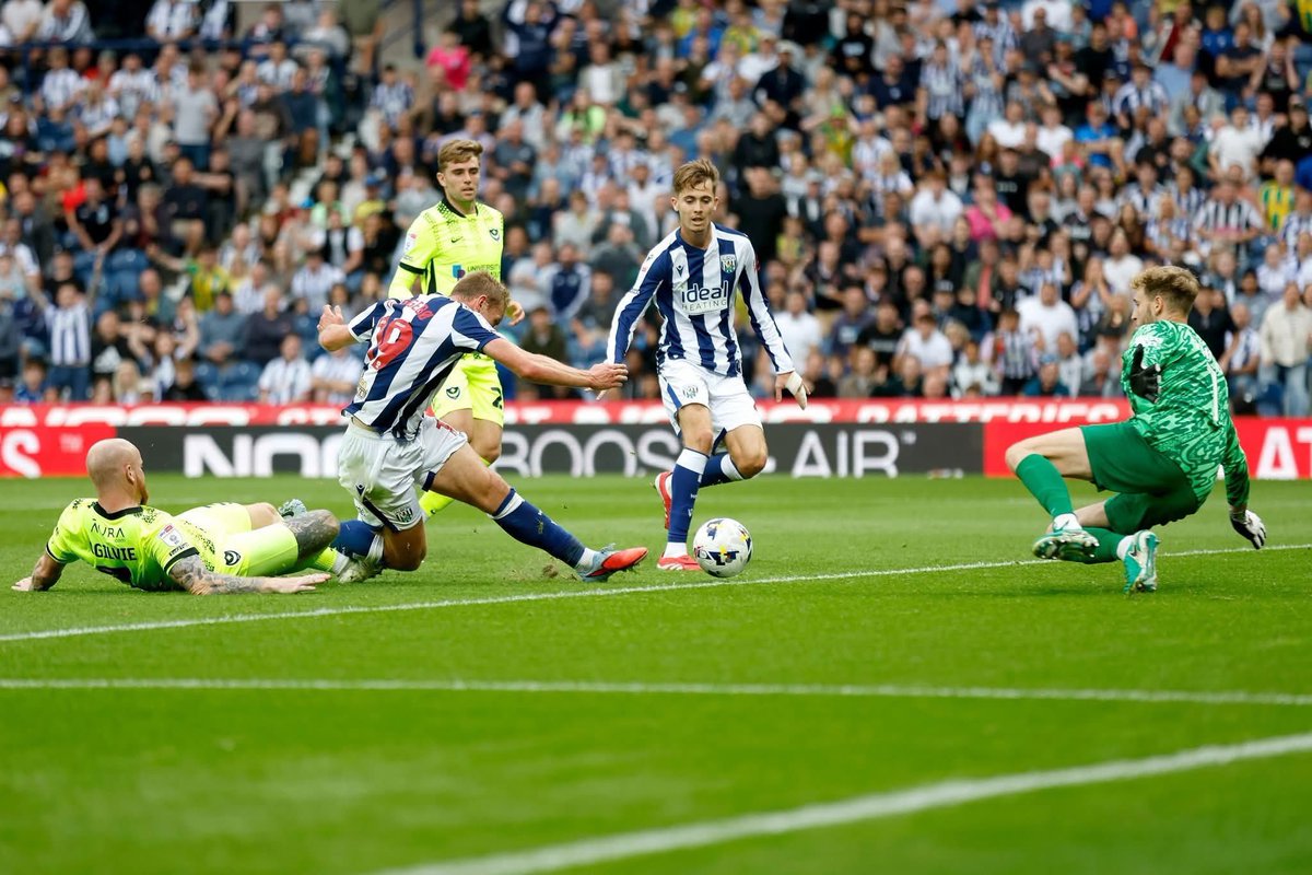dave_harrell's tweet image. First time I’ve ever seen a completely blind ref in charge of a football game today! 
Even Stevie Wonder would have seen some of the decisions the clown in charge missed!
#wba