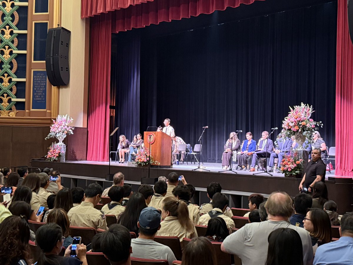 Honored and excited to join Senators Durazo, Rubio and Archuleta for the community swearing-in of Senator Sasha Rene Perez.

No one fights harder, stands stronger or is a bigger champion for the people and communities of the 25th Senate District than Senator Perez.